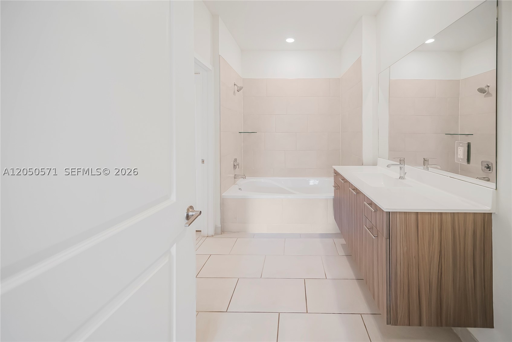 DOWNTOWN DORAL SOUTH PHAS - Residential
