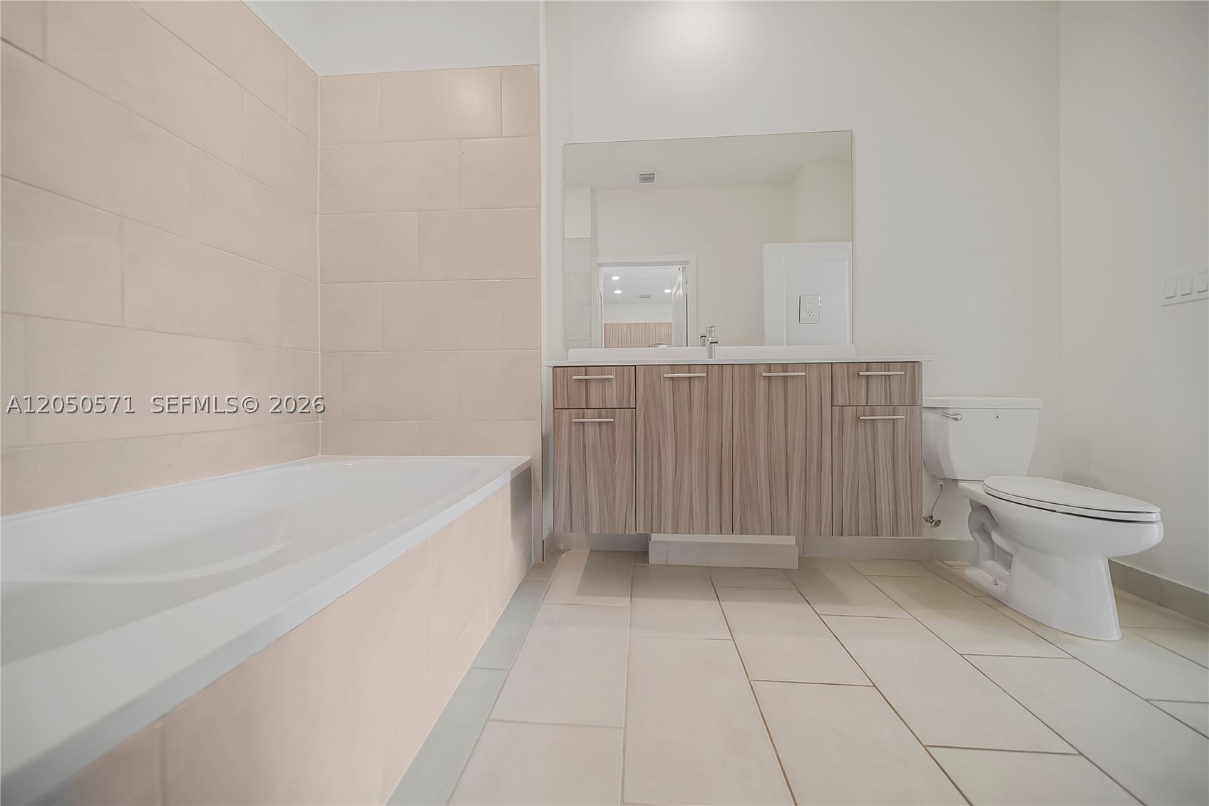 DOWNTOWN DORAL SOUTH PHAS - Residential