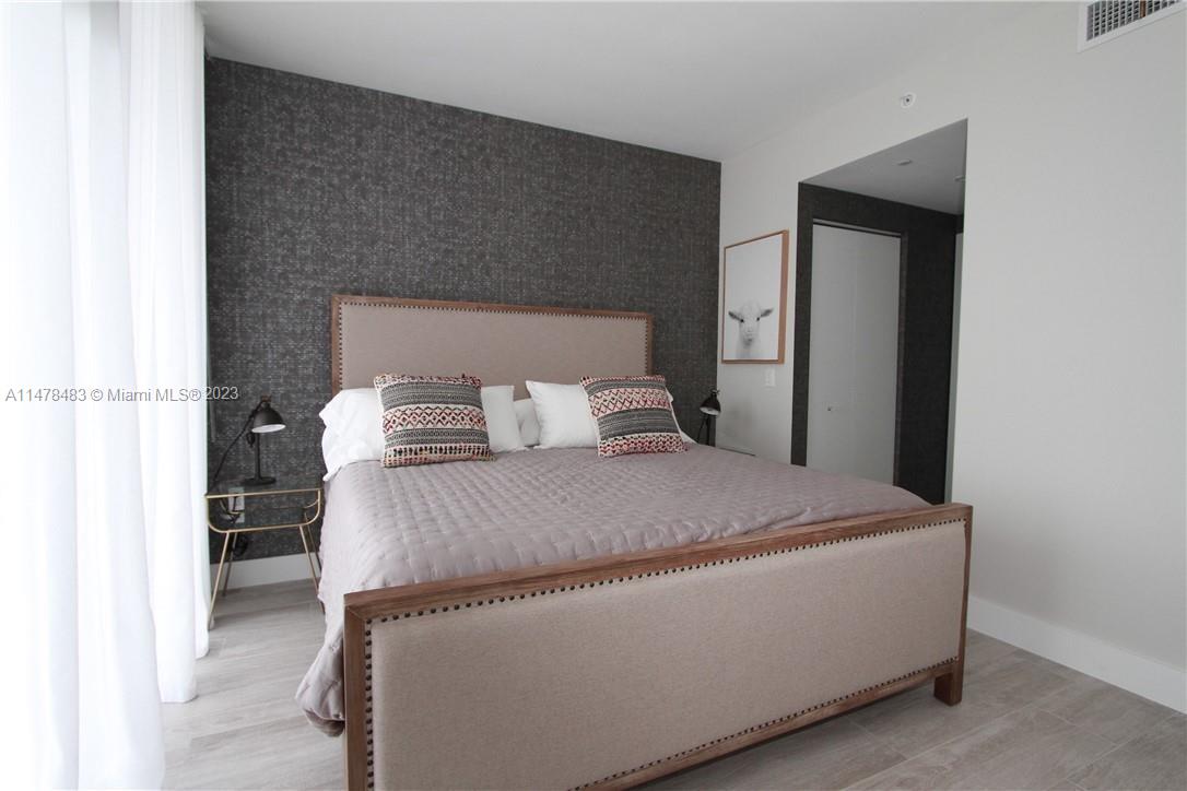 3401 MIDTOWN CONDO - Residential