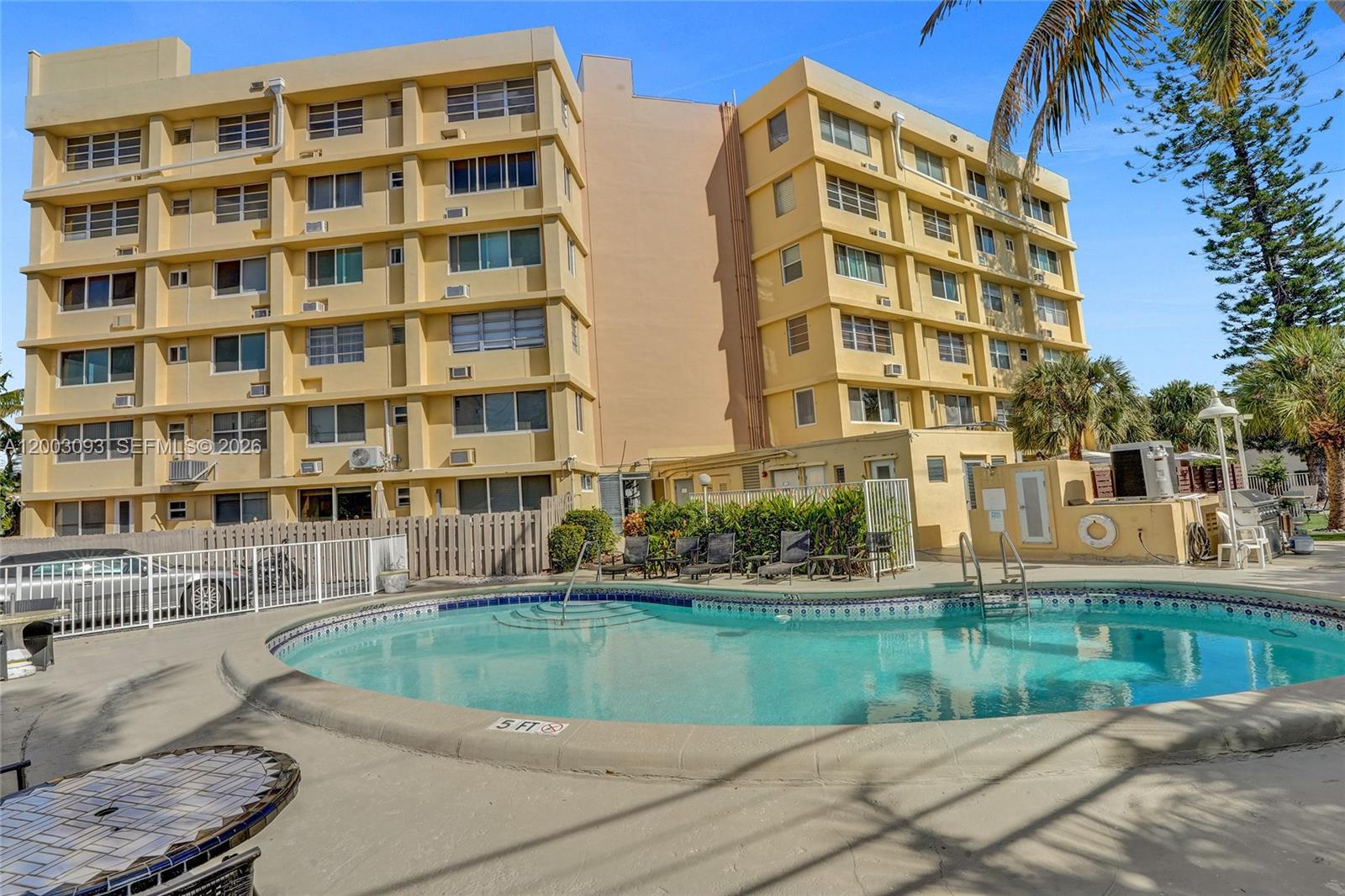 Charming 2-Bedroom, 1-Bathroom Apartment in Prime Location! Discover the perfect combination of value and convenience with this top-floor 2-bedroom, 1-bathroom apartment! Enjoy the best of both worlds—situated just moments away from the Galleria Mall, stunning beaches, and a wide array of shops and restaurants. Whether you’re out shopping or relaxing by the water, everything you need is right at your doorstep. This is a must-see property that offers both comfort and a highly sought-after location.