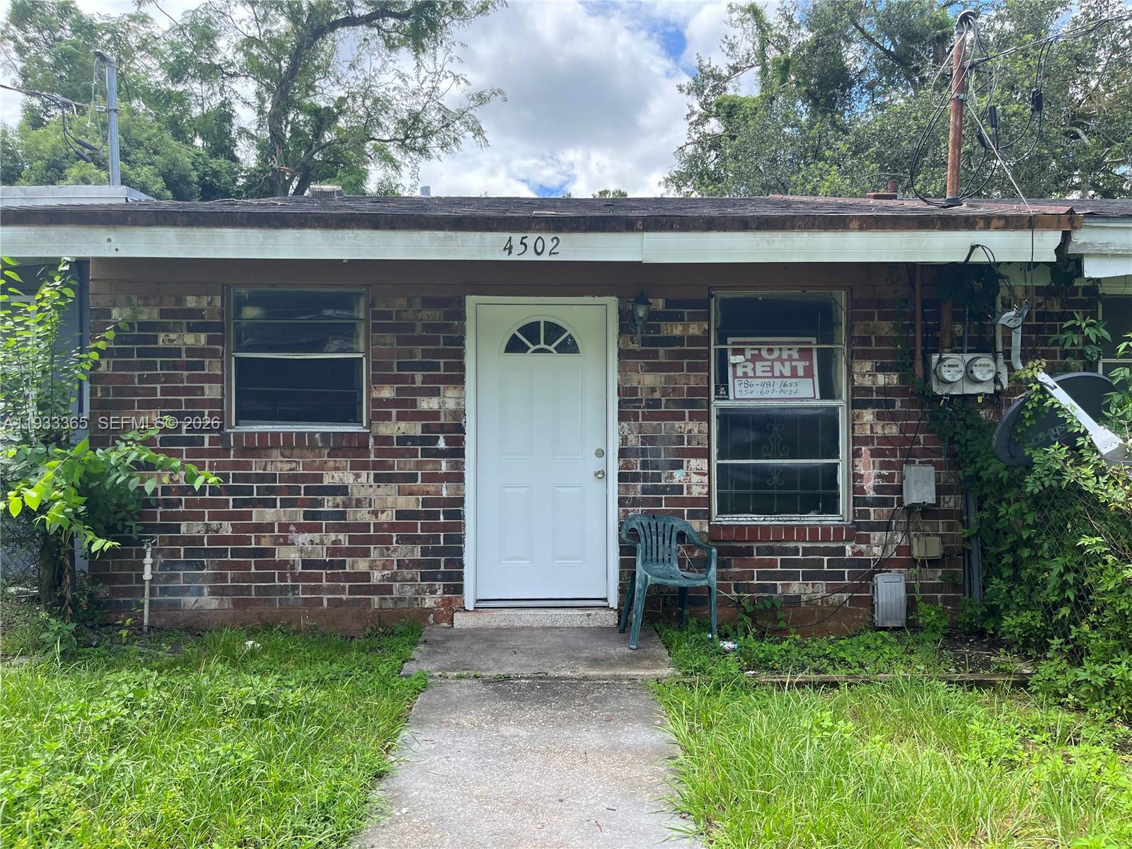 INVESTORS OPPORTUNITY!!!   2Bed 1Bath Great rental property 2 BED 1 BATH single family home- townhouse. Currently rented until January 2027 for $650 monthly. NO restrictions, NO HOA. Taxes $1100. Plenty of parking space, front yard and patio on the back. Laundry inside of premises. NEW ROOF MAY 2023.