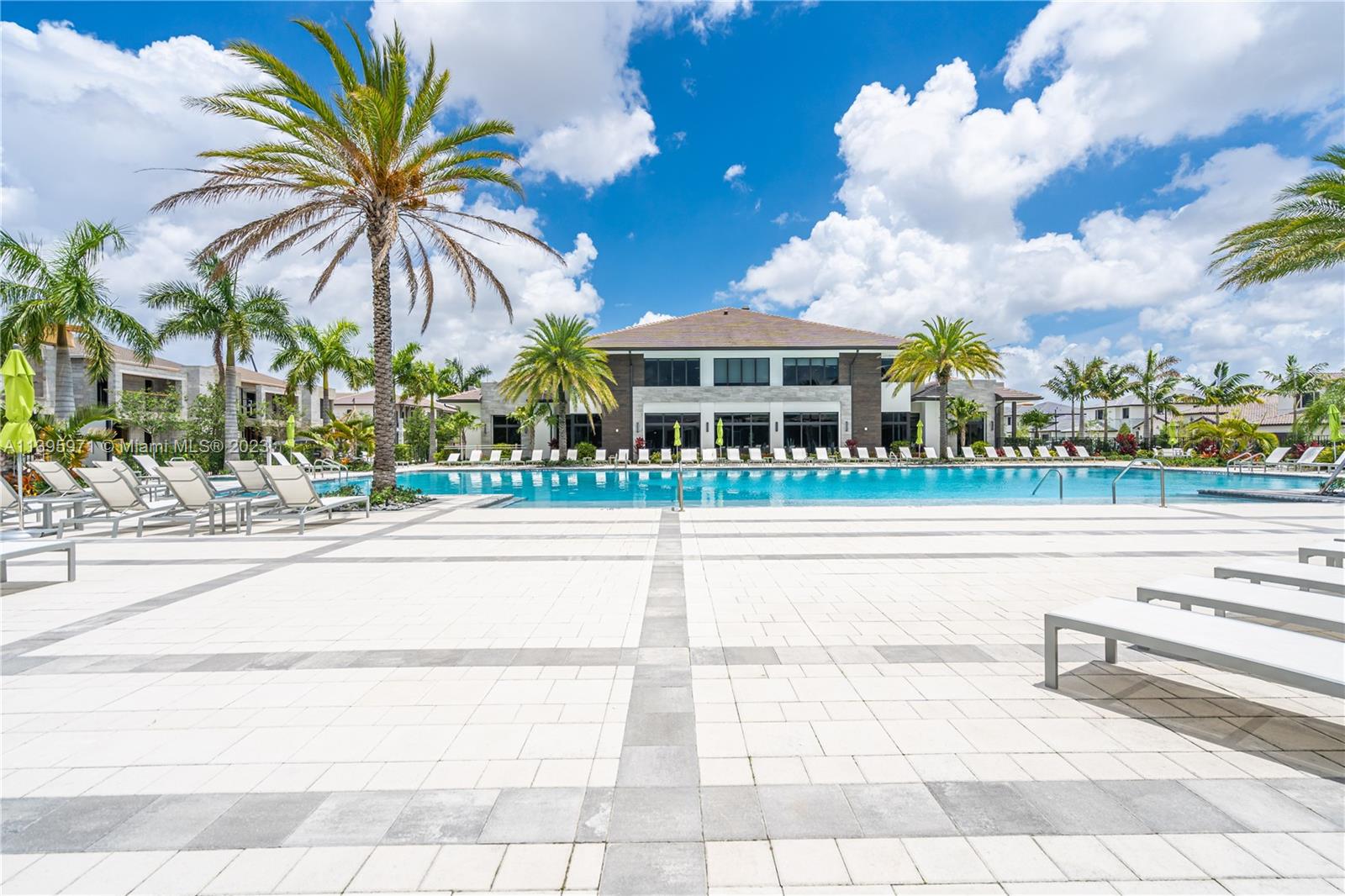 DOWNTOWN DORAL SOUTH PHAS - Residential Lease