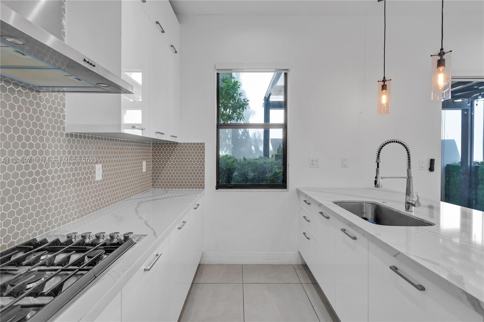 DOWNTOWN DORAL SOUTH PHAS - Residential Lease