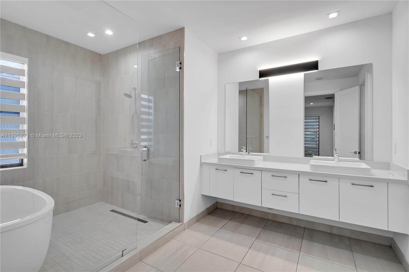 DOWNTOWN DORAL SOUTH PHAS - Residential Lease
