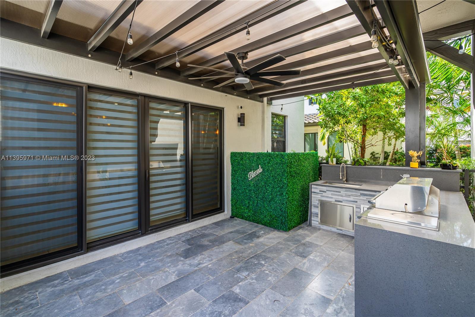 DOWNTOWN DORAL SOUTH PHAS - Residential Lease
