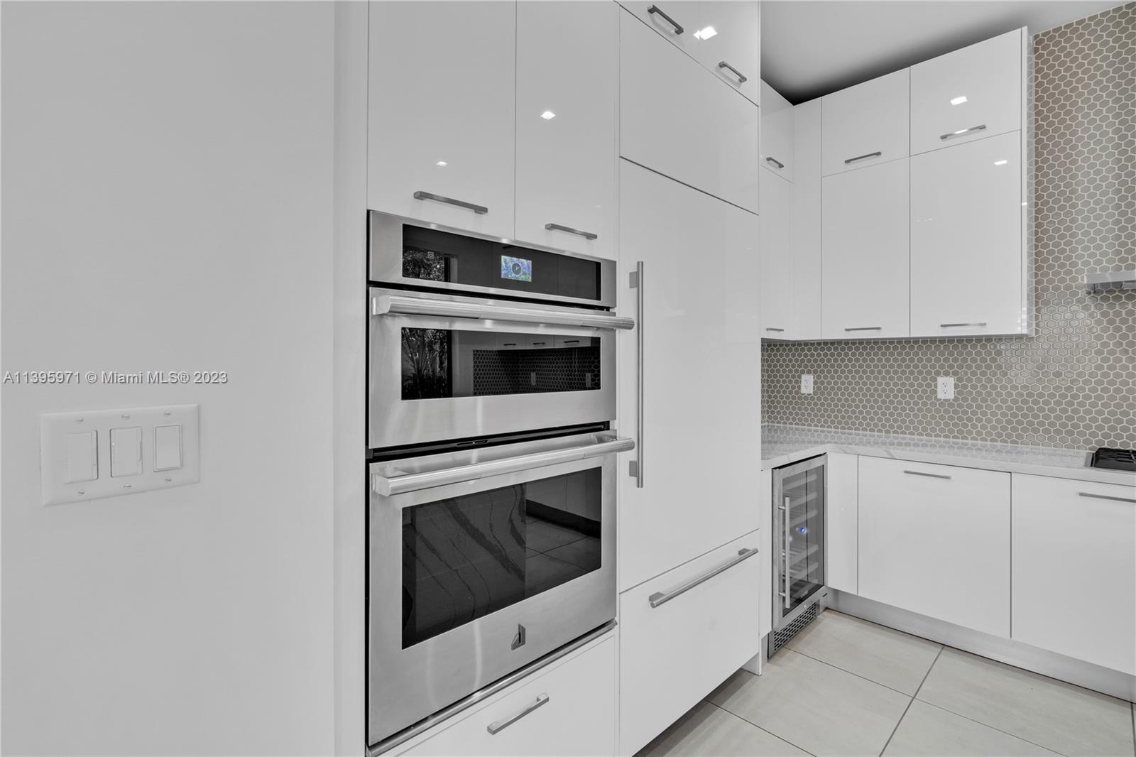 DOWNTOWN DORAL SOUTH PHAS - Residential Lease