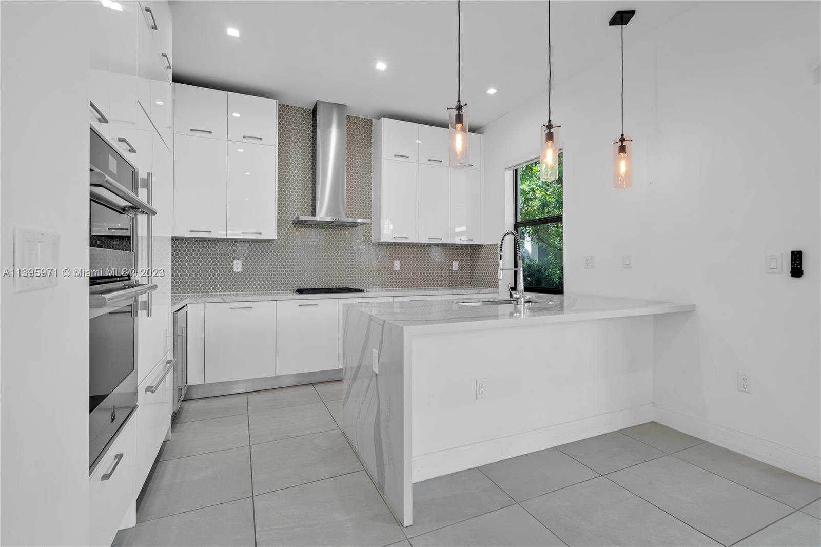 DOWNTOWN DORAL SOUTH PHAS - Residential Lease