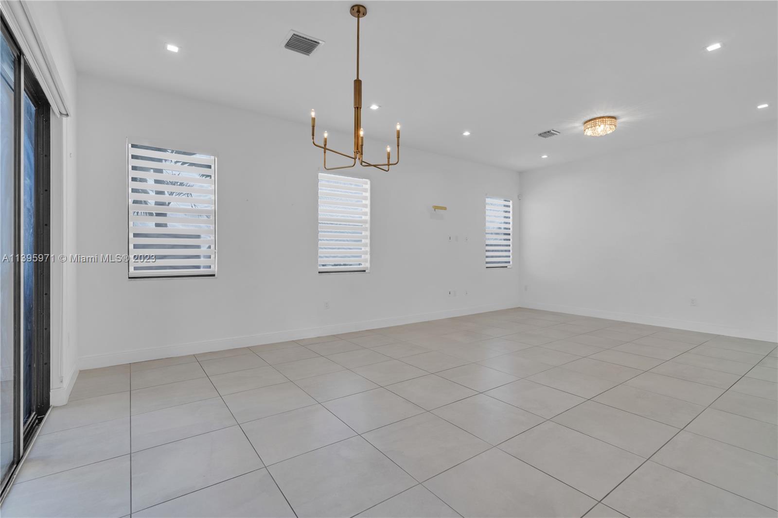 DOWNTOWN DORAL SOUTH PHAS - Residential Lease