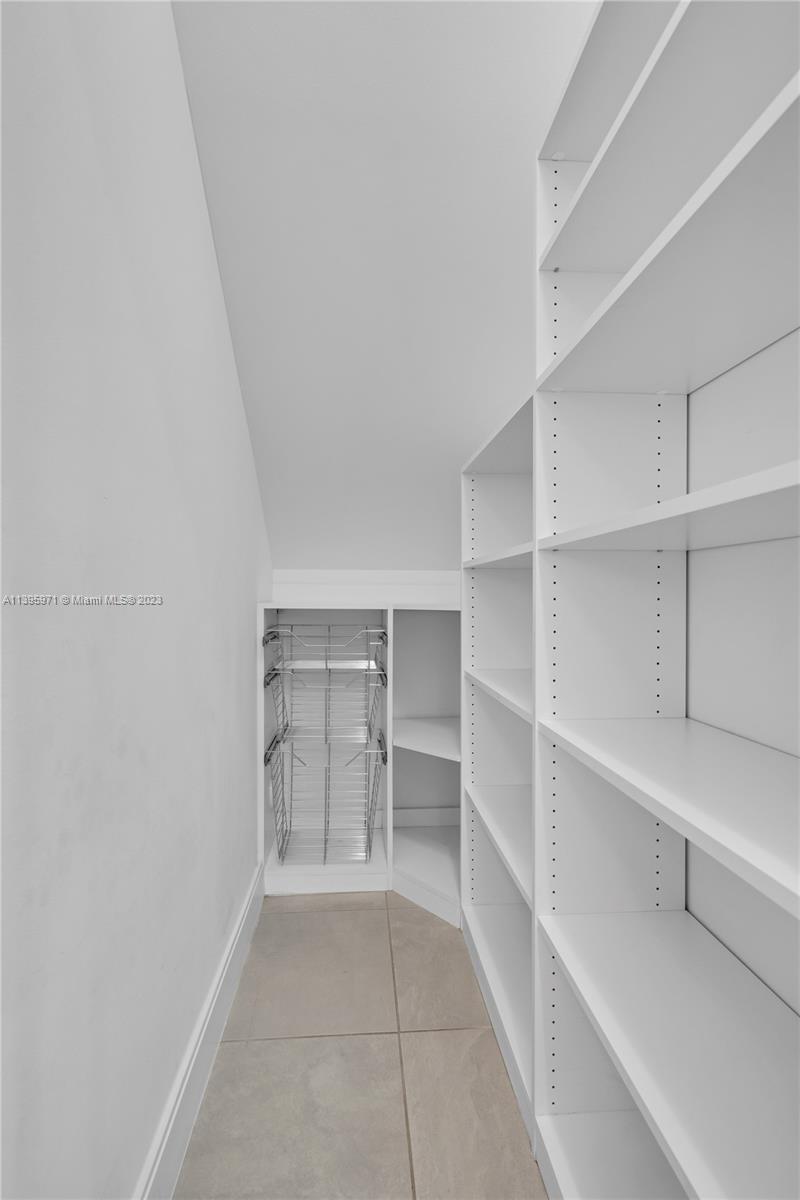 DOWNTOWN DORAL SOUTH PHAS - Residential Lease