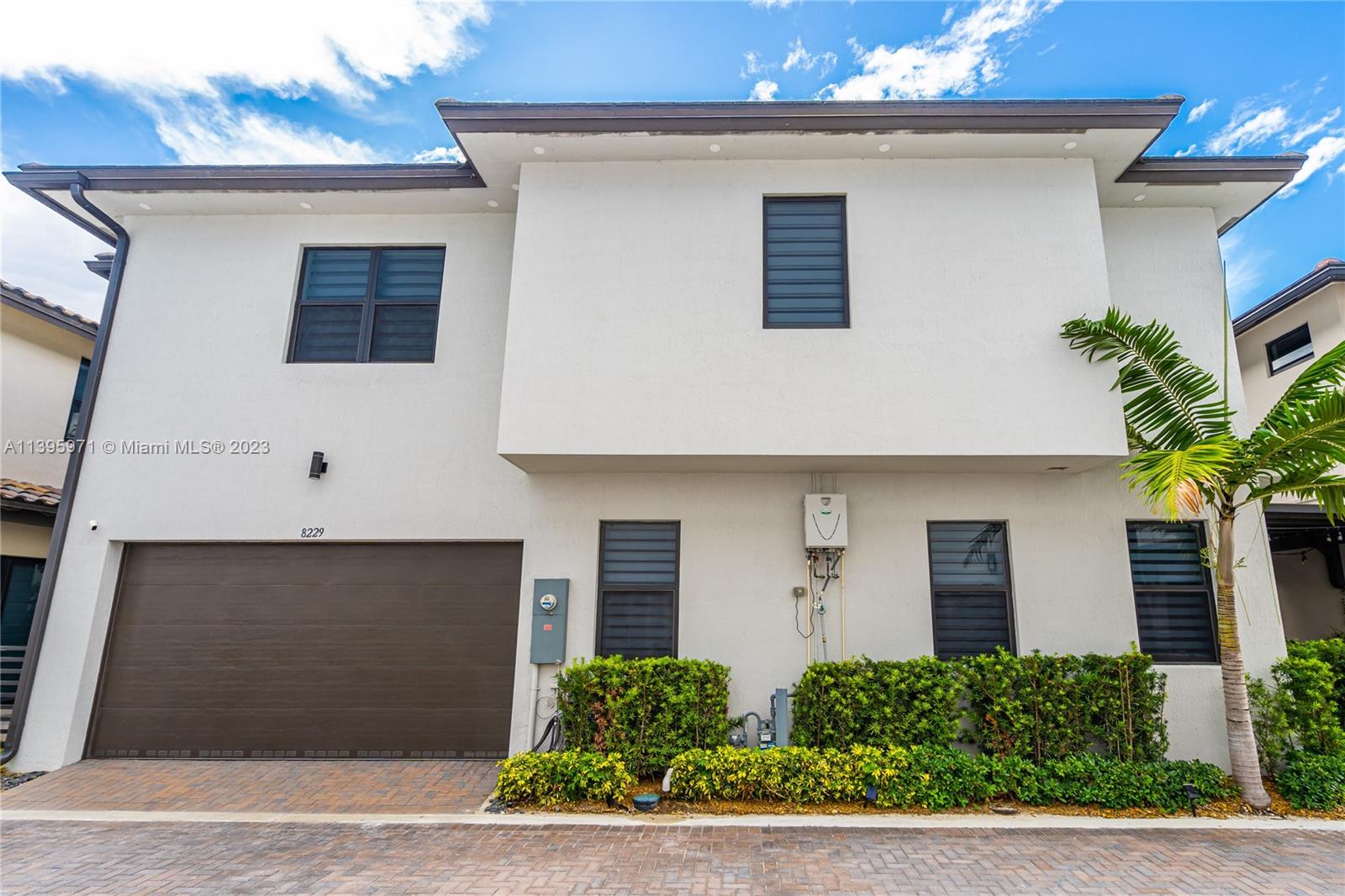 DOWNTOWN DORAL SOUTH PHAS - Residential Lease