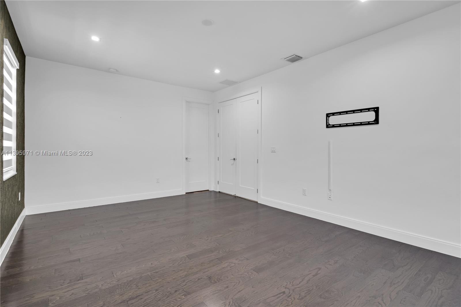 DOWNTOWN DORAL SOUTH PHAS - Residential Lease