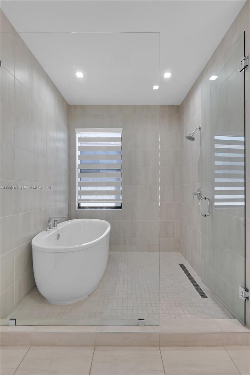 DOWNTOWN DORAL SOUTH PHAS - Residential Lease