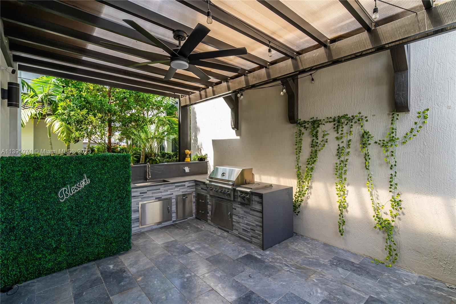 DOWNTOWN DORAL SOUTH PHAS - Residential Lease