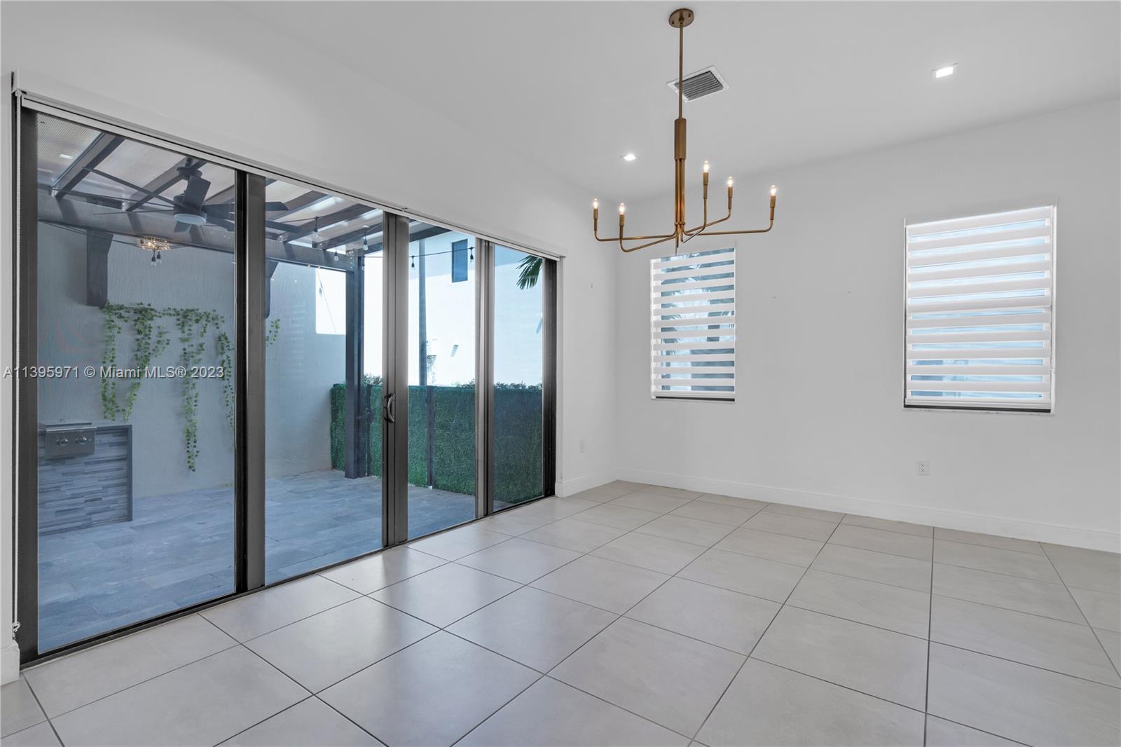 DOWNTOWN DORAL SOUTH PHAS - Residential Lease