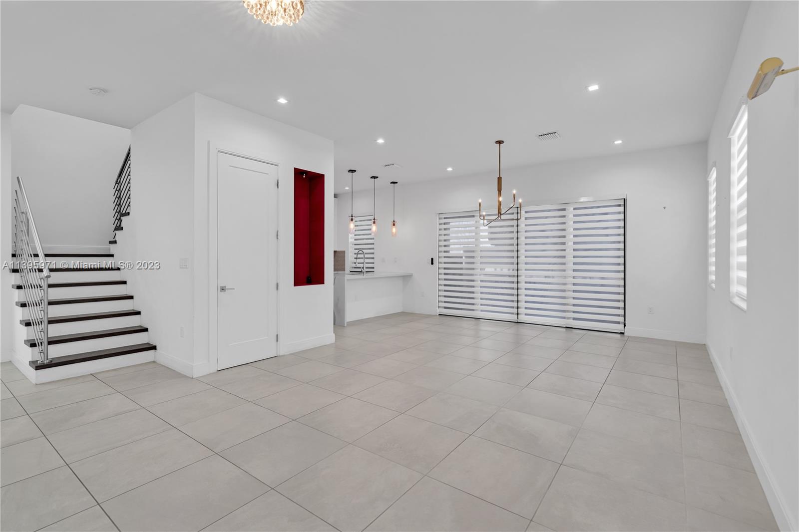DOWNTOWN DORAL SOUTH PHAS - Residential Lease