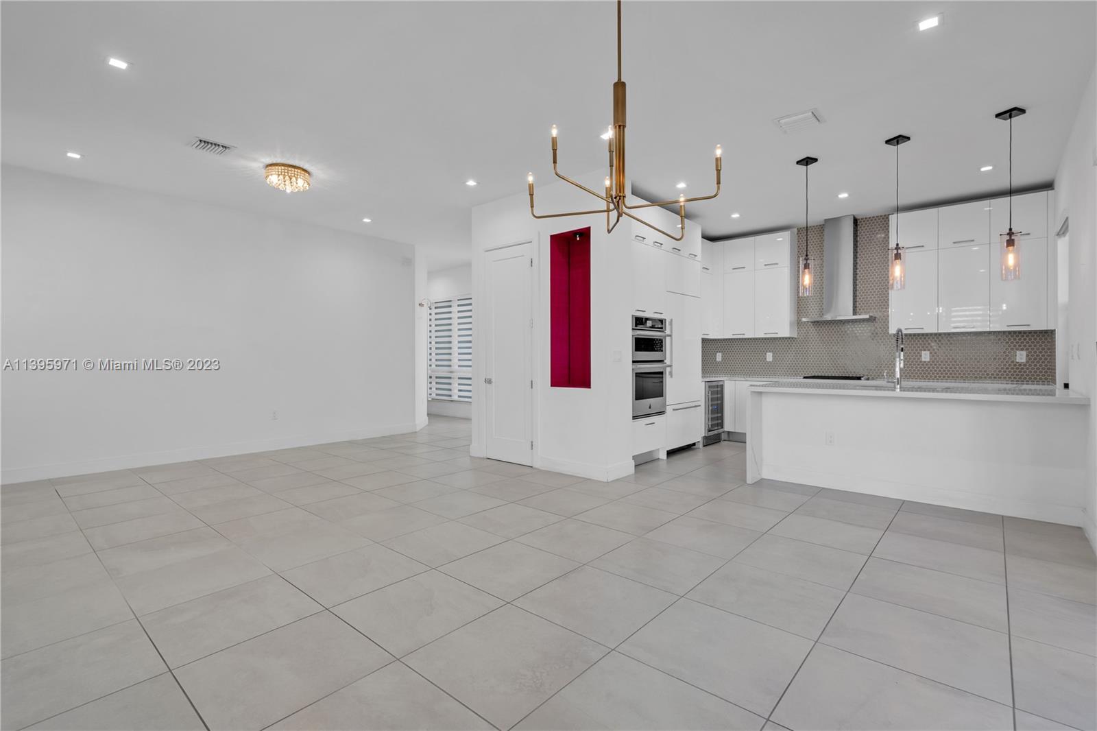 DOWNTOWN DORAL SOUTH PHAS - Residential Lease