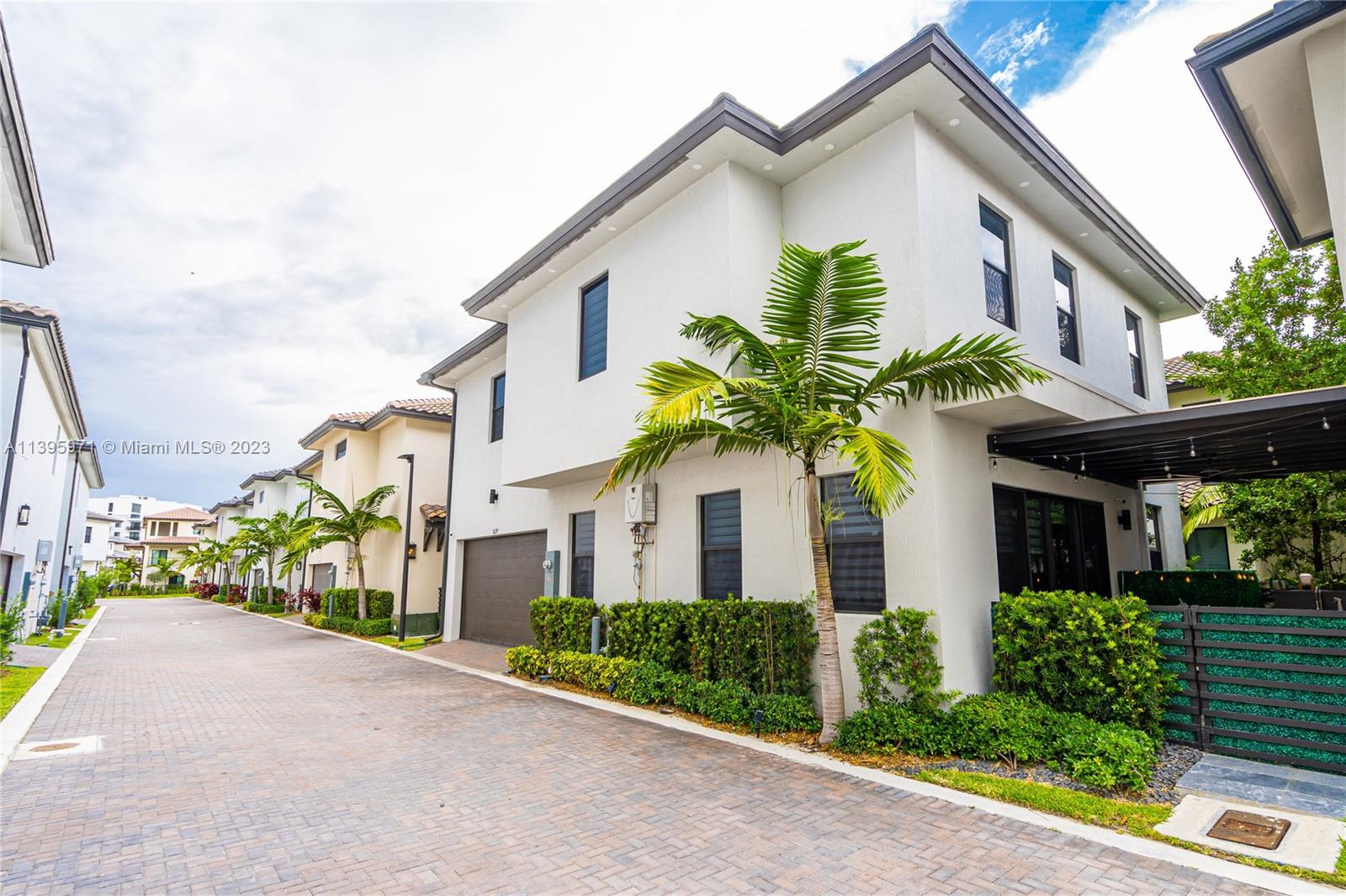 DOWNTOWN DORAL SOUTH PHAS - Residential Lease