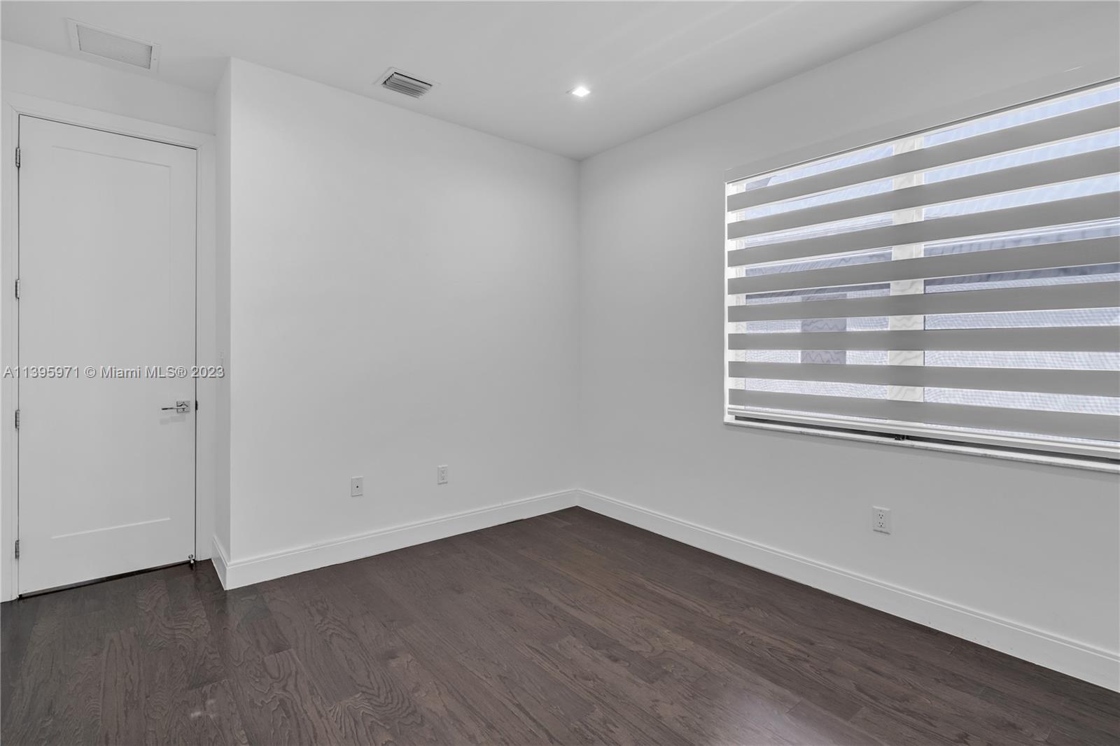 DOWNTOWN DORAL SOUTH PHAS - Residential Lease