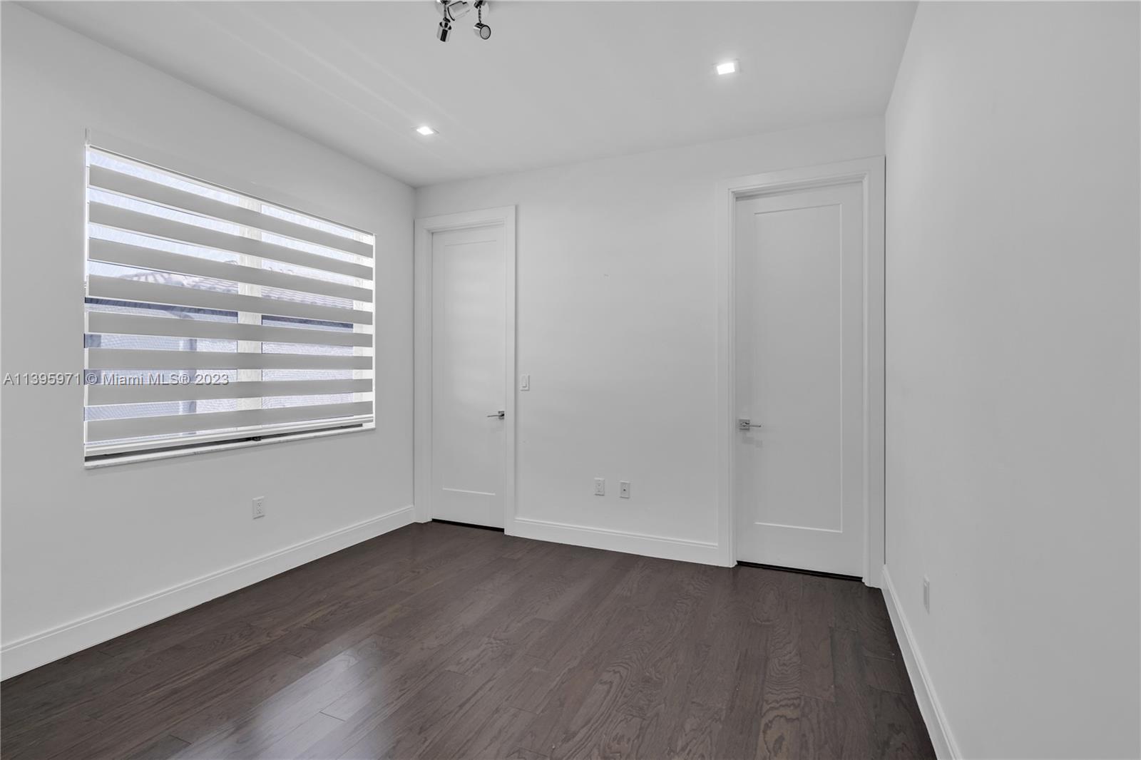DOWNTOWN DORAL SOUTH PHAS - Residential Lease