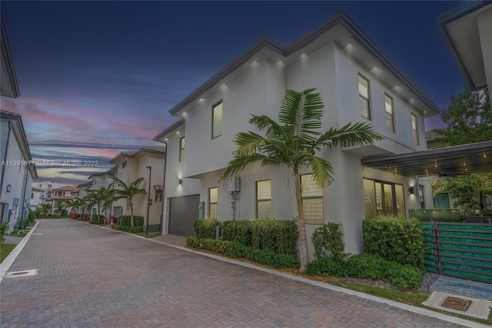 DOWNTOWN DORAL SOUTH PHAS - Residential Lease