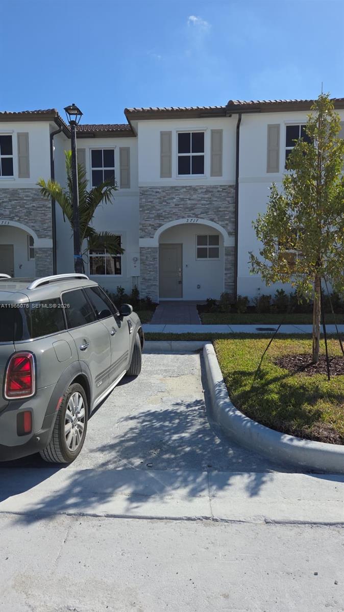 Brand new townhome, never lived in! Gated backyard. Easy to show!