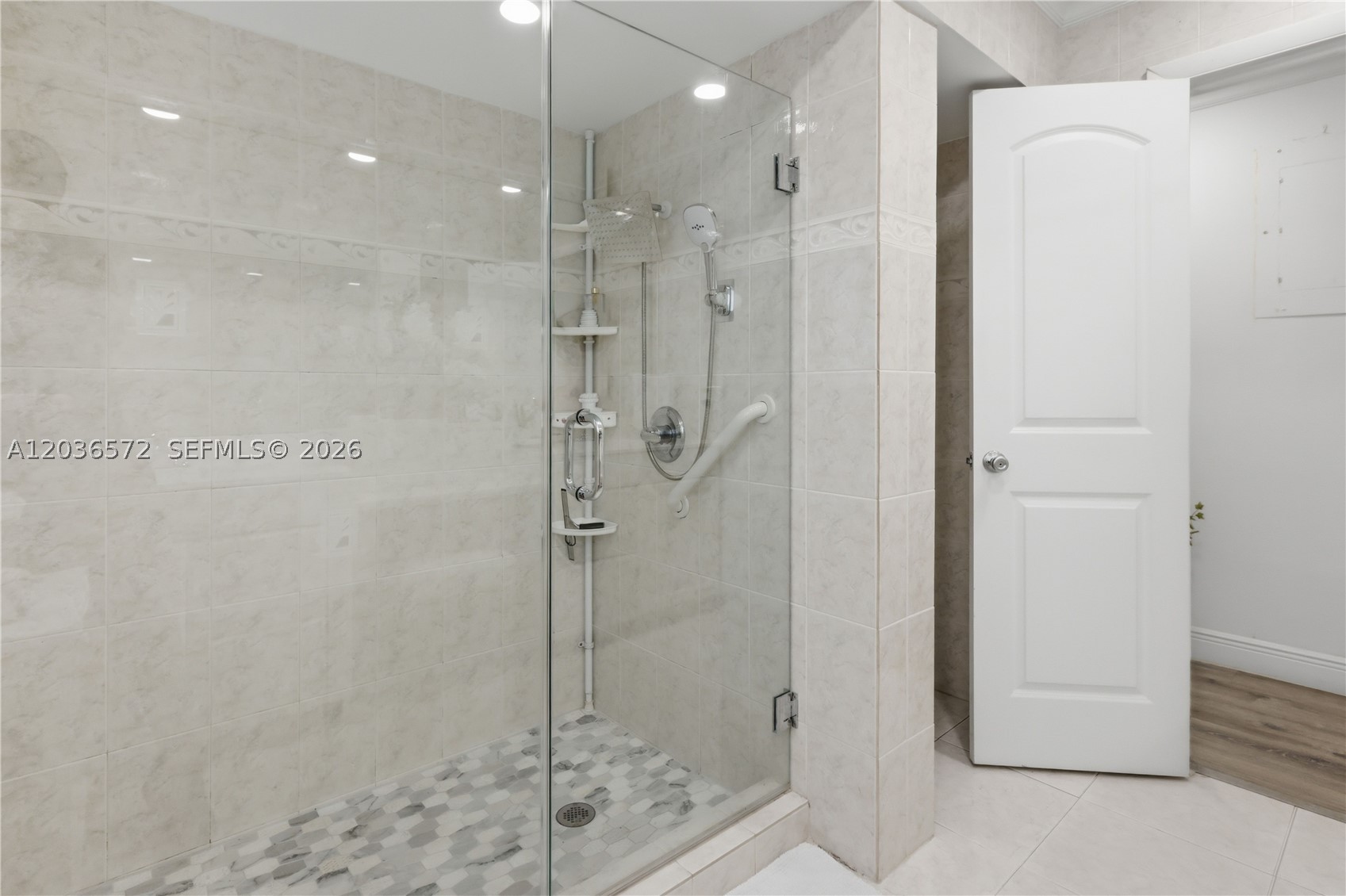 CHIPPER CONDO - Residential
