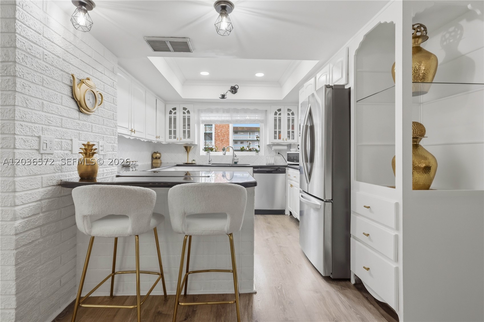 CHIPPER CONDO - Residential