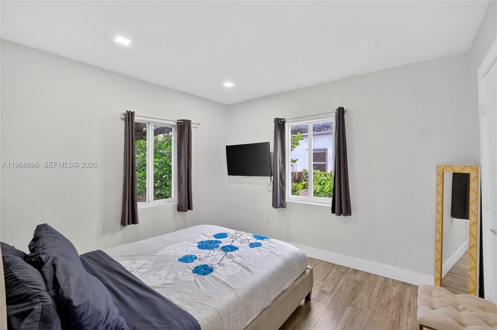 COLUMBIA PARK CORR PL - Residential