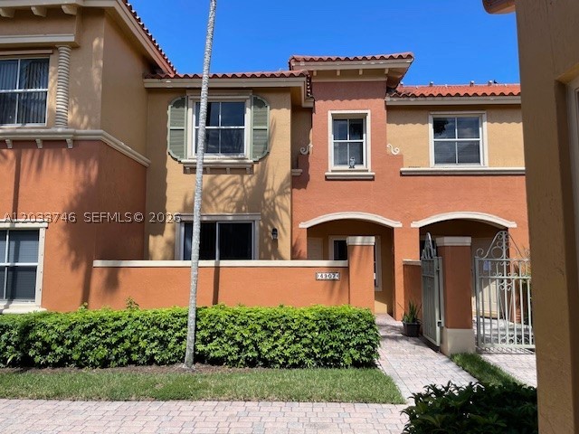 VILLAS AT HARBOR ISLES CO - Residential Lease