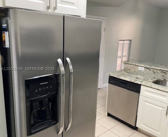 VILLAS AT HARBOR ISLES CO - Residential Lease