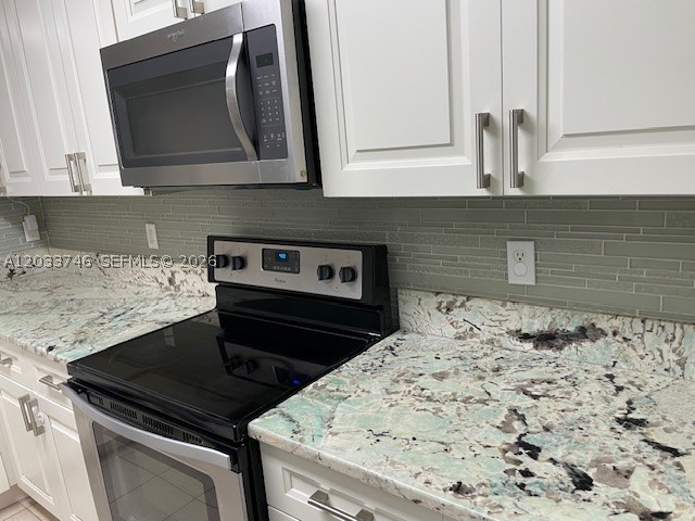 VILLAS AT HARBOR ISLES CO - Residential Lease
