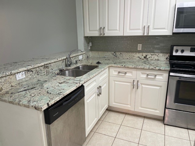 VILLAS AT HARBOR ISLES CO - Residential Lease