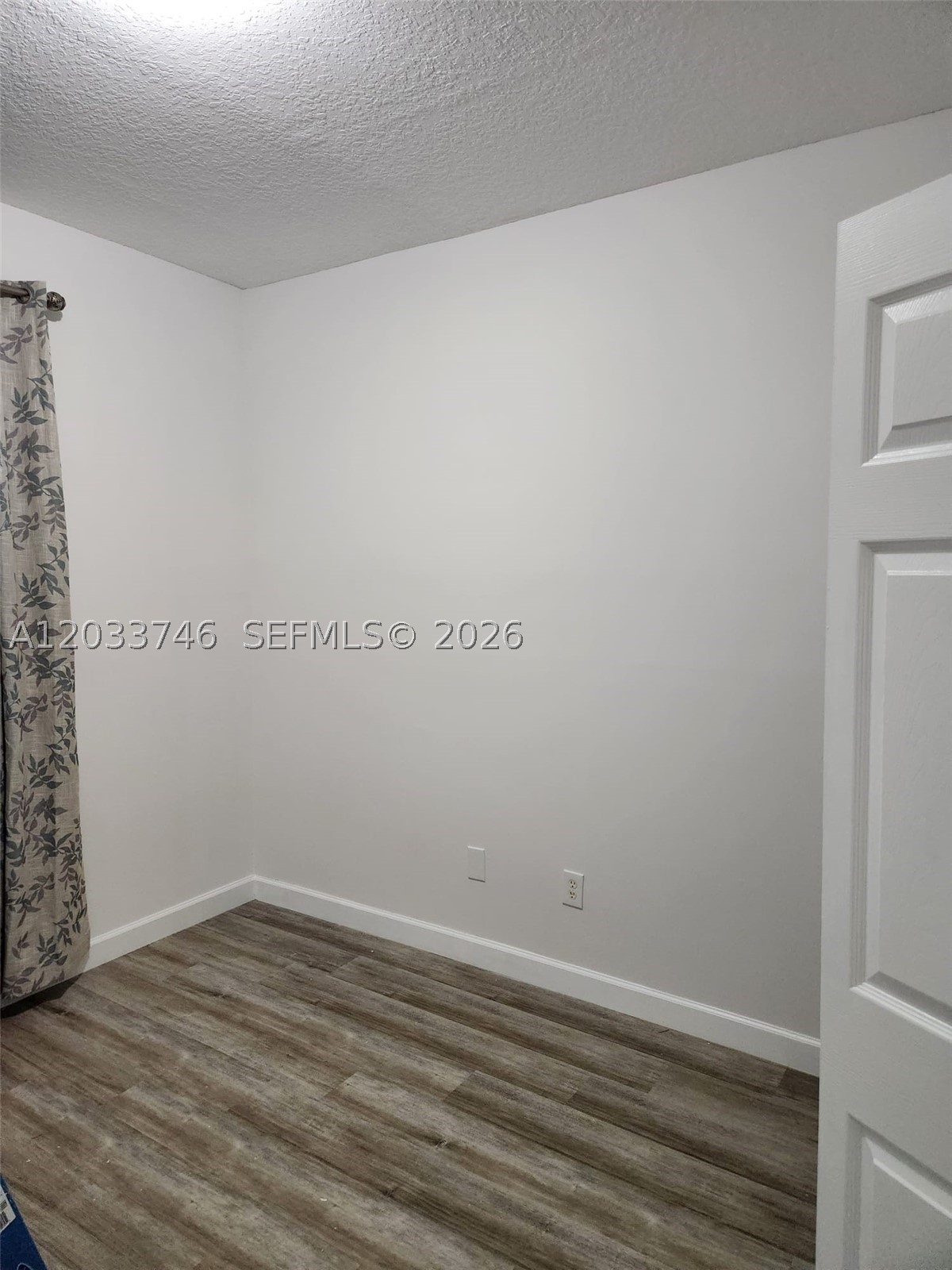 VILLAS AT HARBOR ISLES CO - Residential Lease