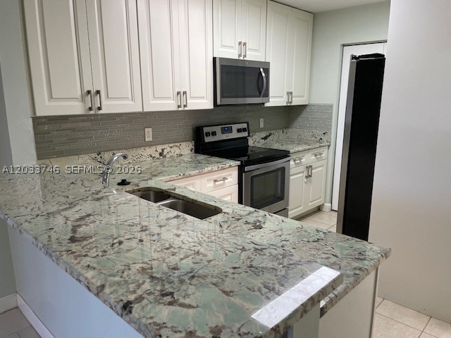 VILLAS AT HARBOR ISLES CO - Residential Lease