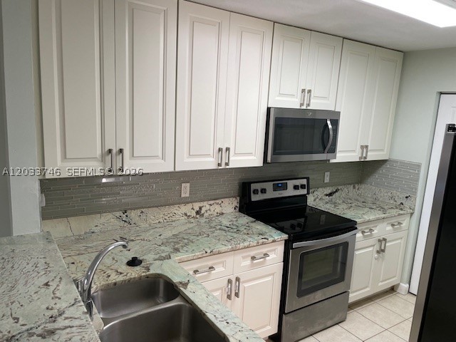 VILLAS AT HARBOR ISLES CO - Residential Lease