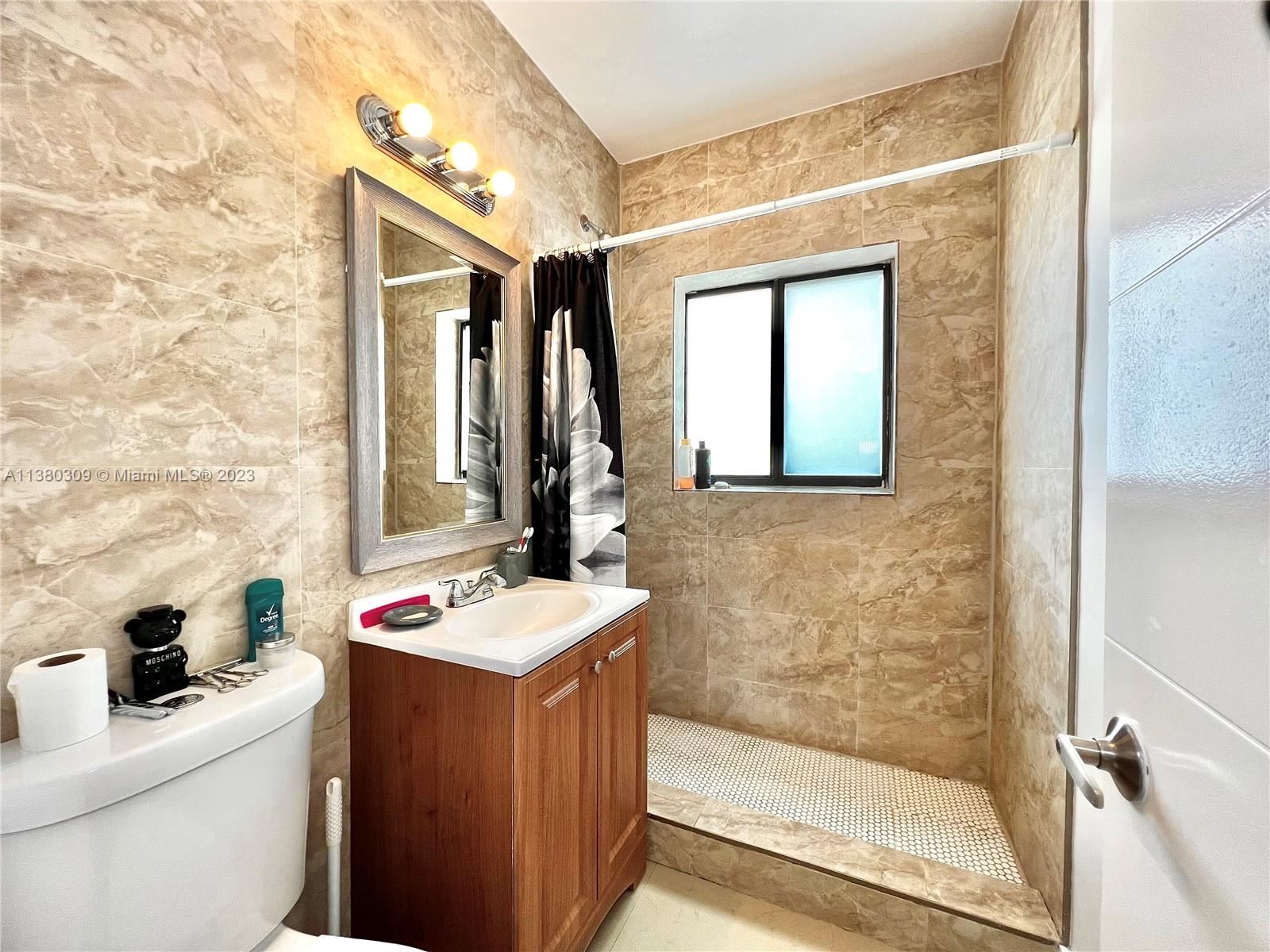 BISCAYNE BCH SUB - Residential Lease