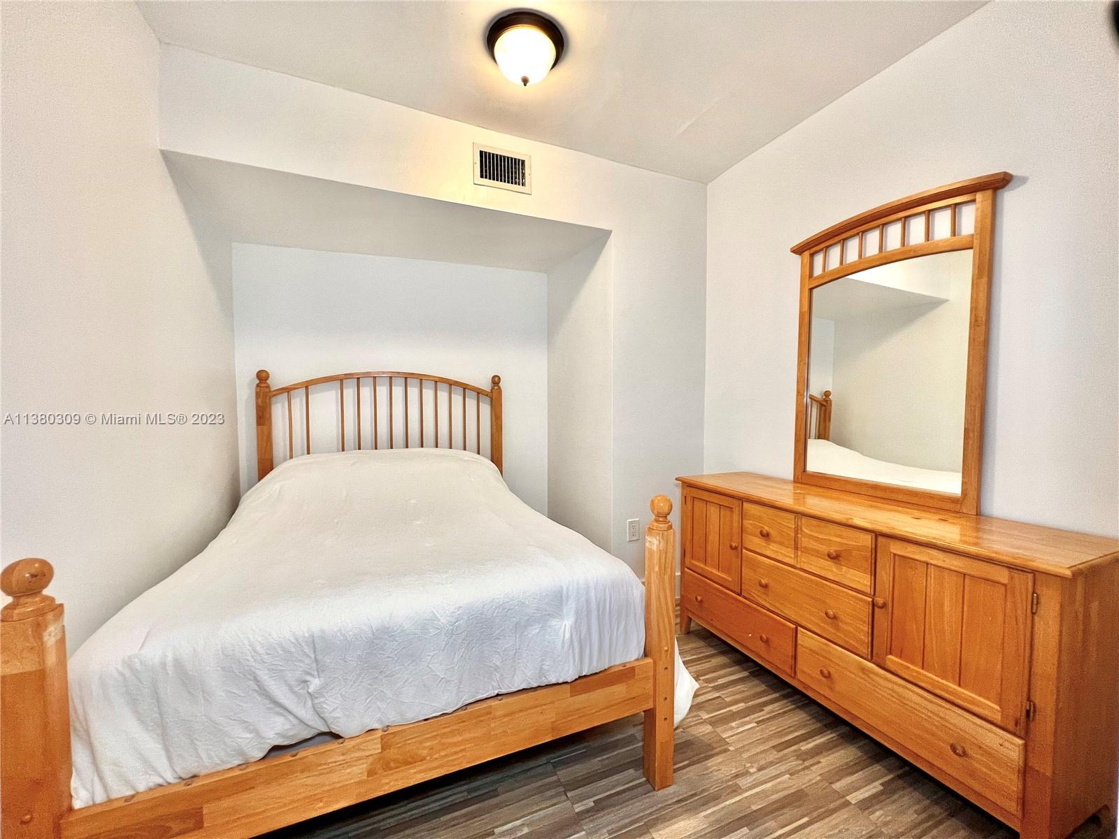 BISCAYNE BCH SUB - Residential Lease