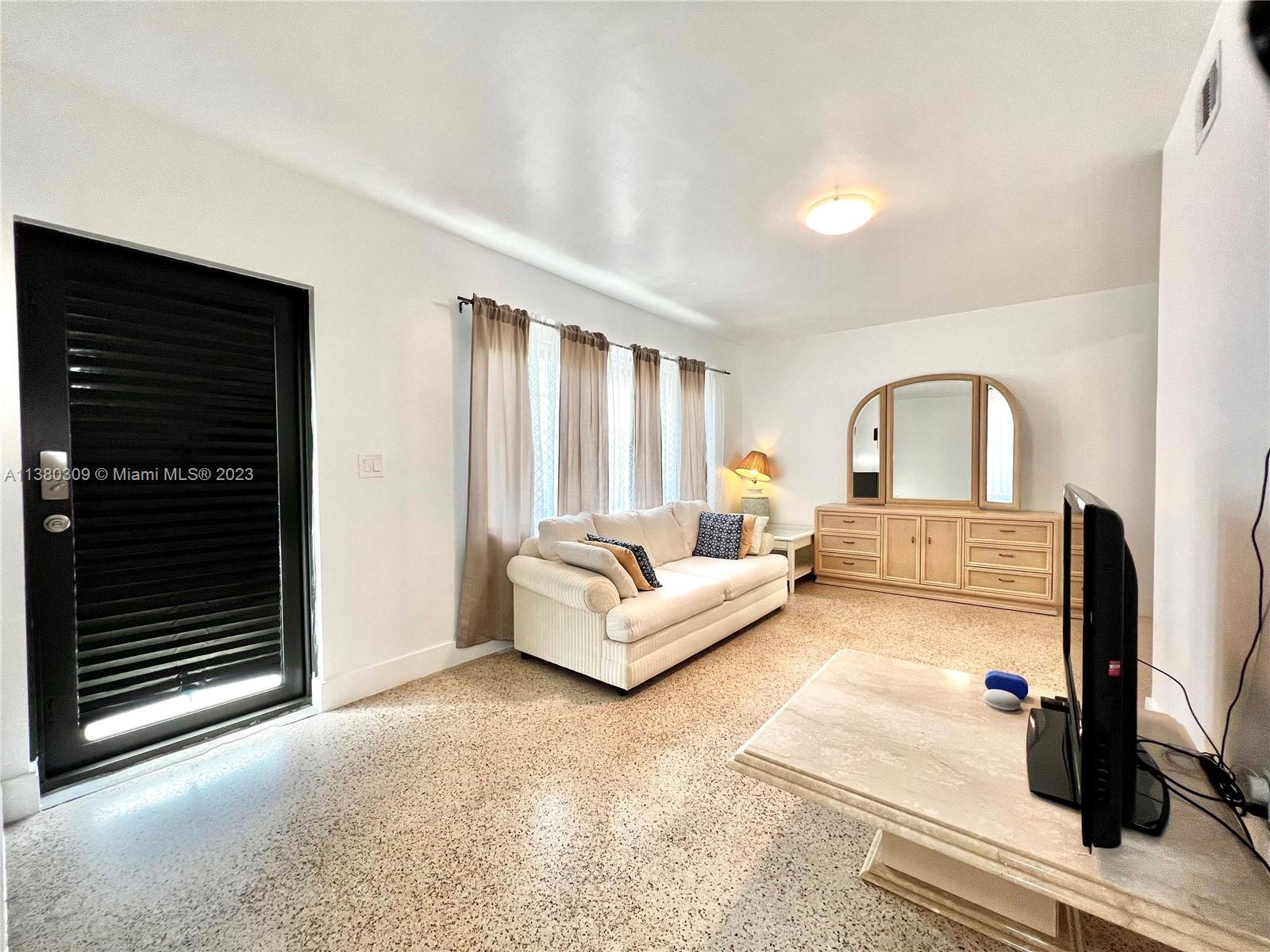 BISCAYNE BCH SUB - Residential Lease