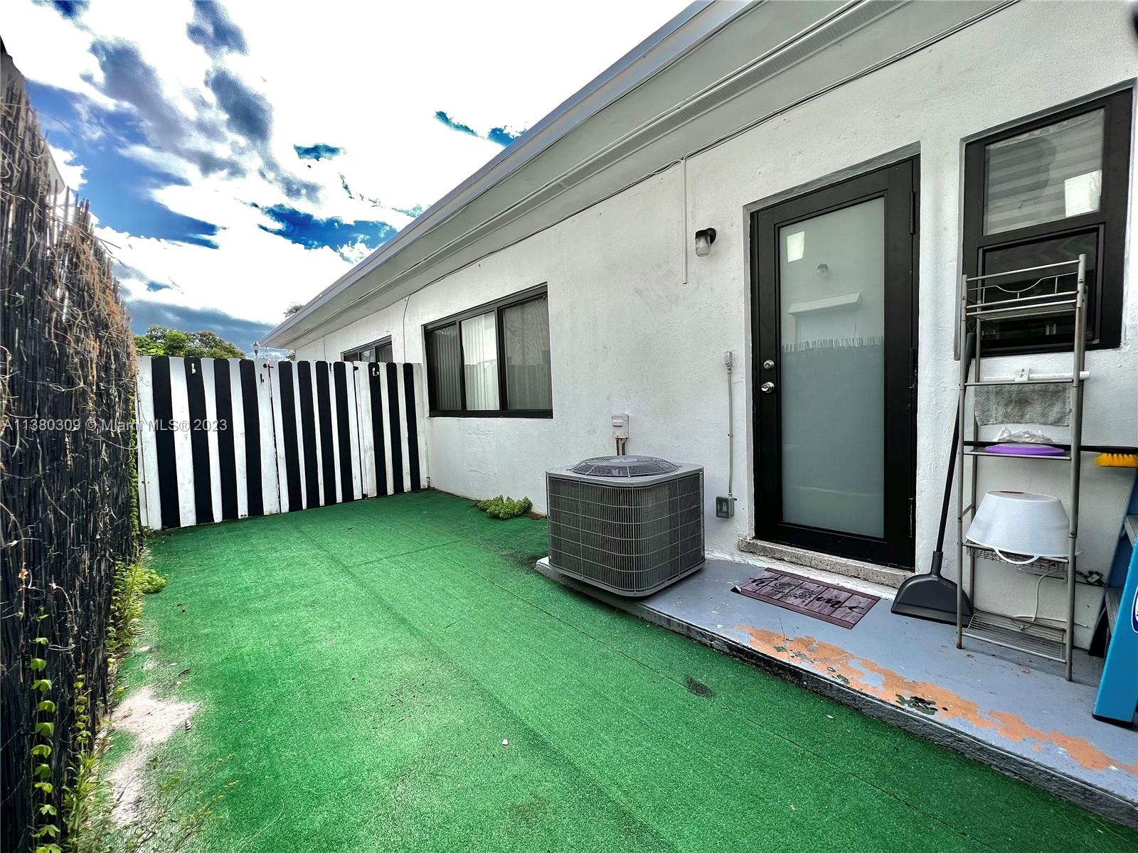 BISCAYNE BCH SUB - Residential Lease