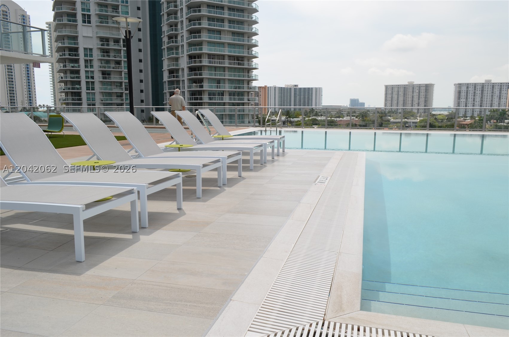 PARQUE TOWERS CONDO - Residential