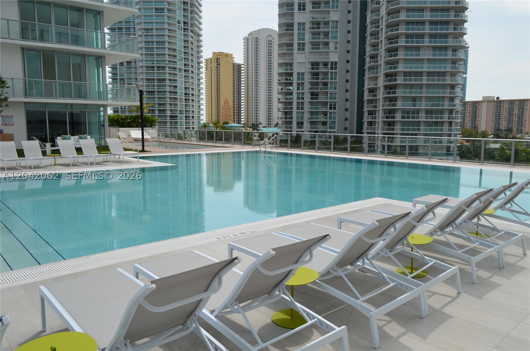PARQUE TOWERS CONDO - Residential