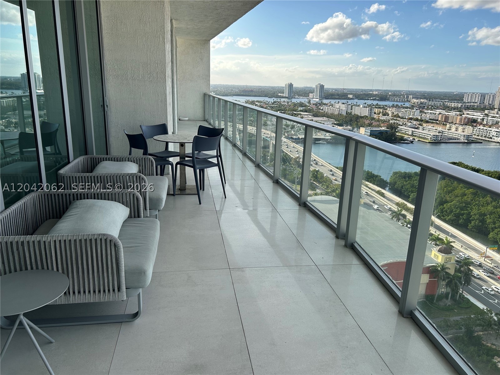 PARQUE TOWERS CONDO - Residential
