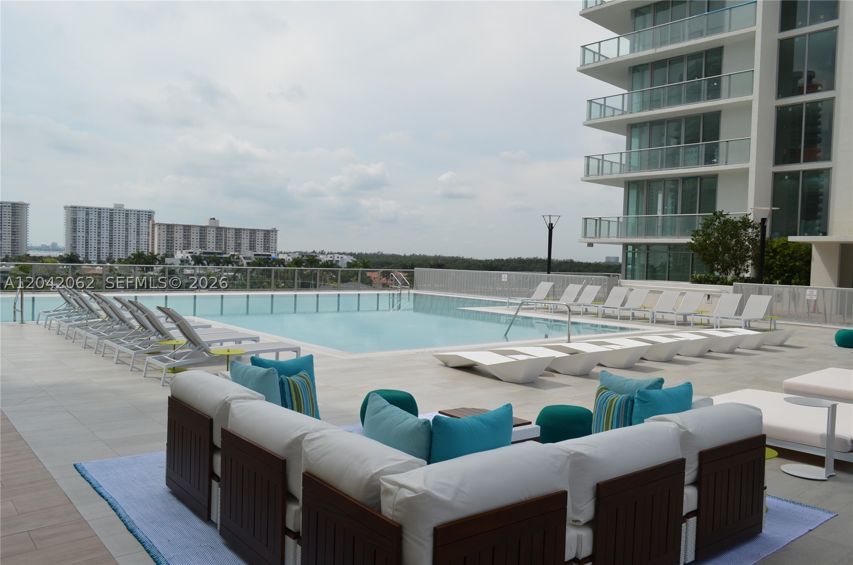 PARQUE TOWERS CONDO - Residential