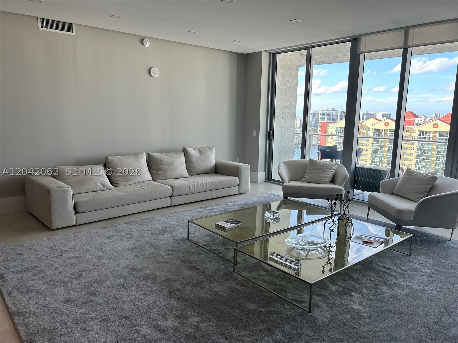 PARQUE TOWERS CONDO - Residential