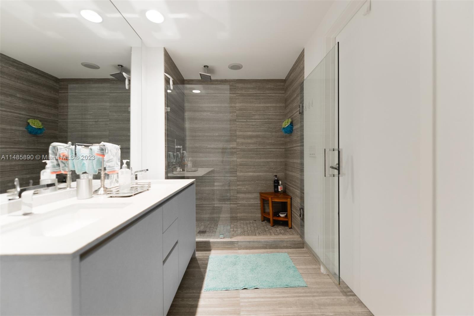 1010 BRICKELL CONDO - Residential Lease
