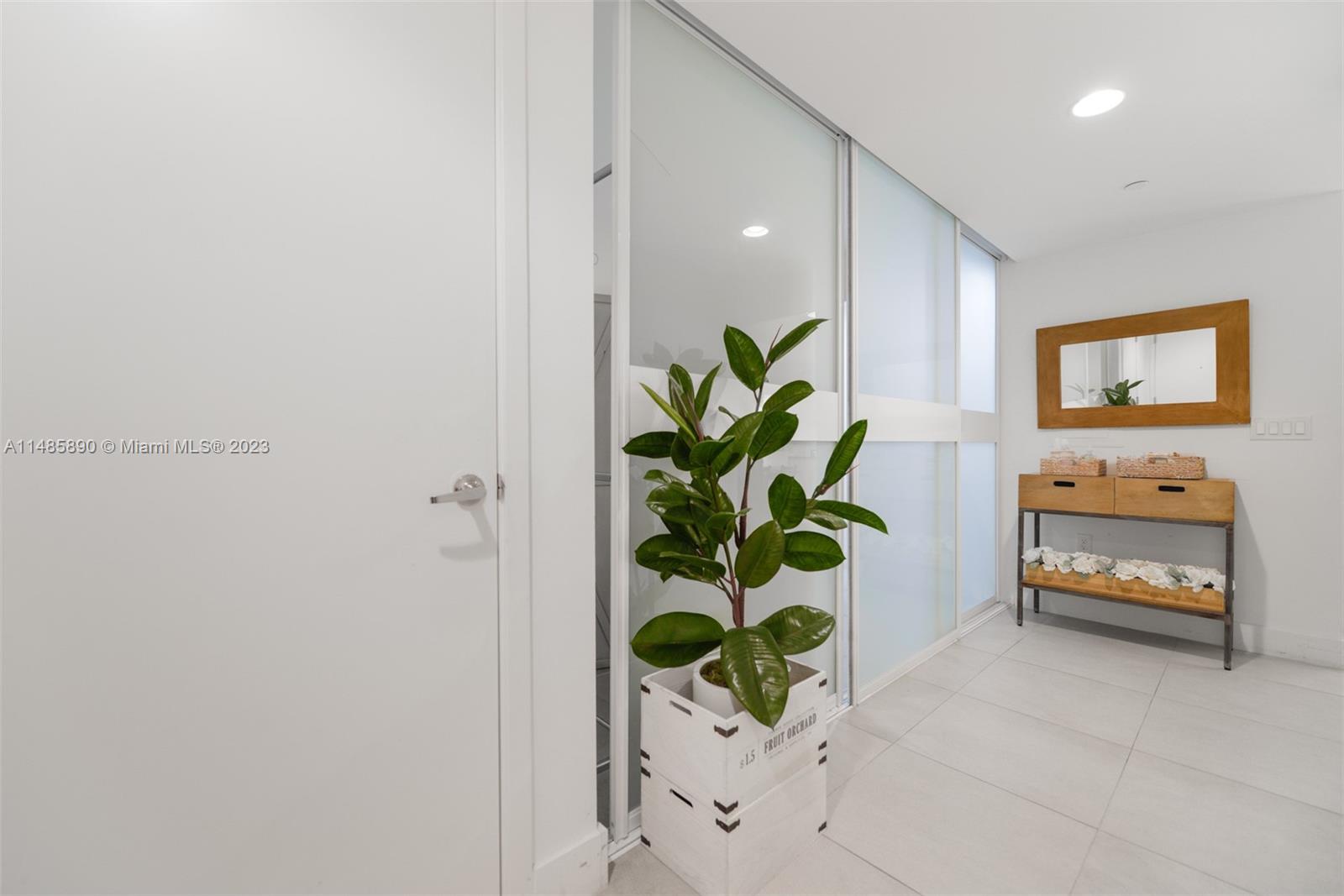 1010 BRICKELL CONDO - Residential Lease