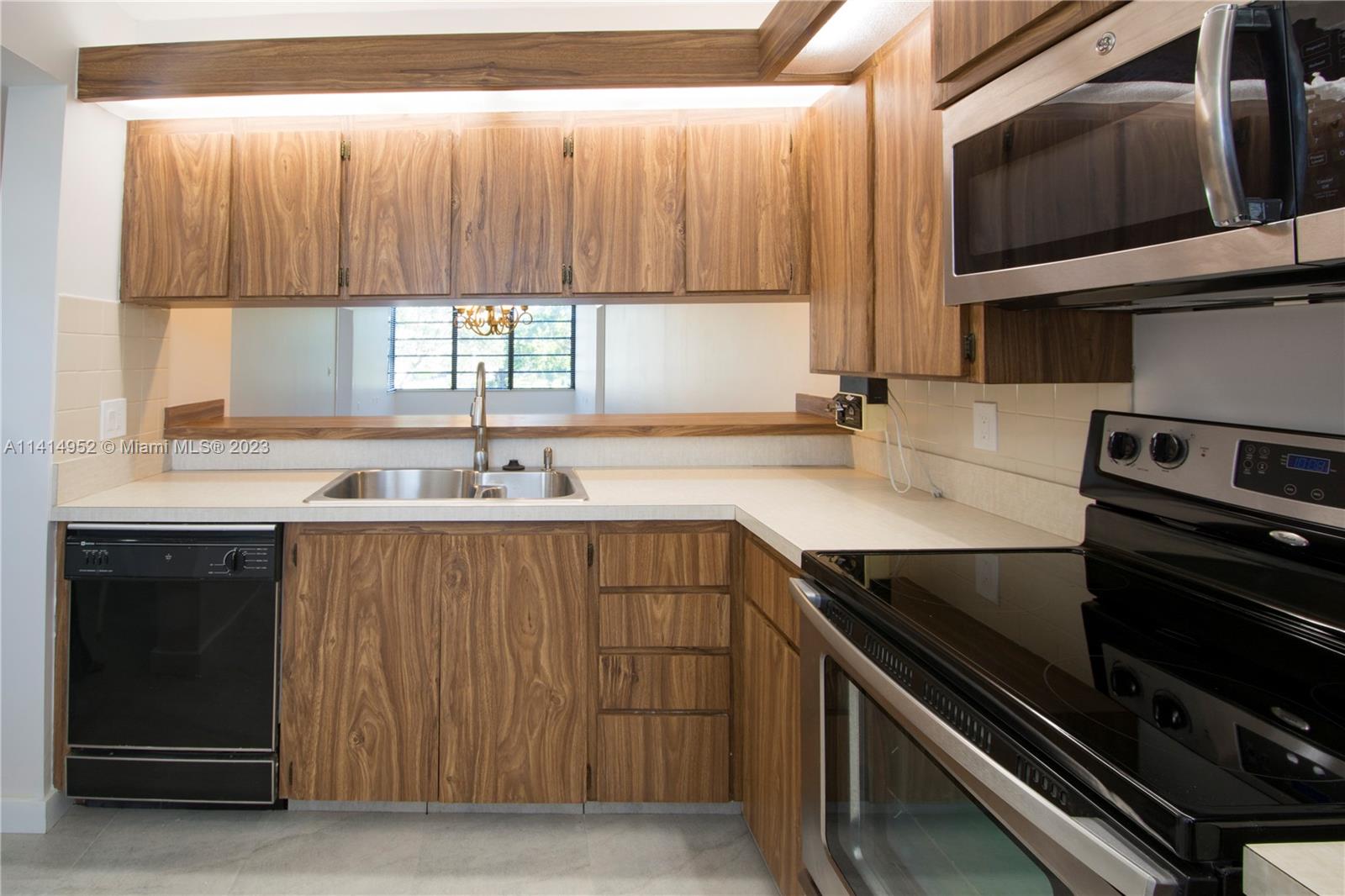 CONDO 20 OF WHITEHALL CON - Residential Lease