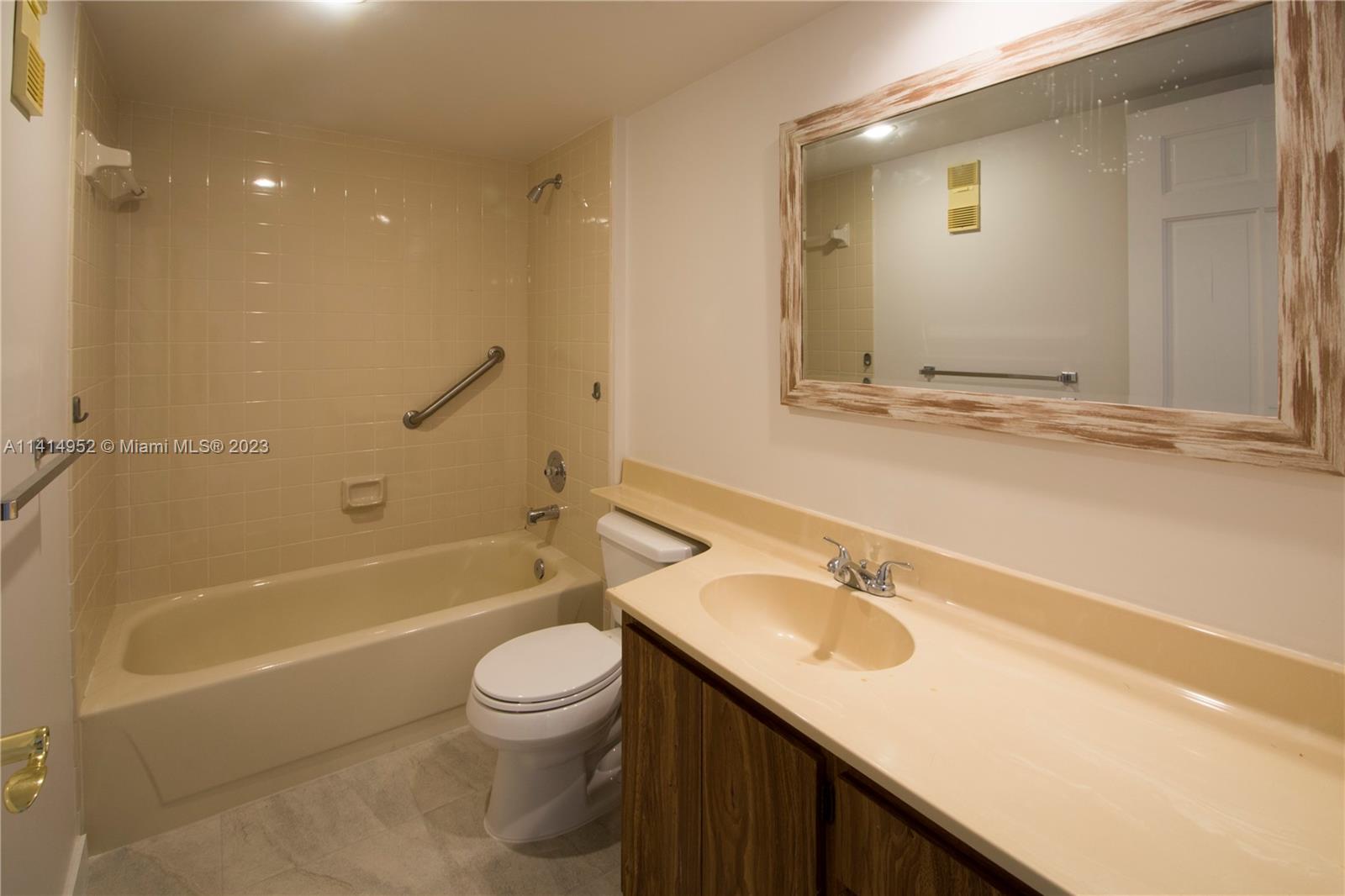 CONDO 20 OF WHITEHALL CON - Residential Lease