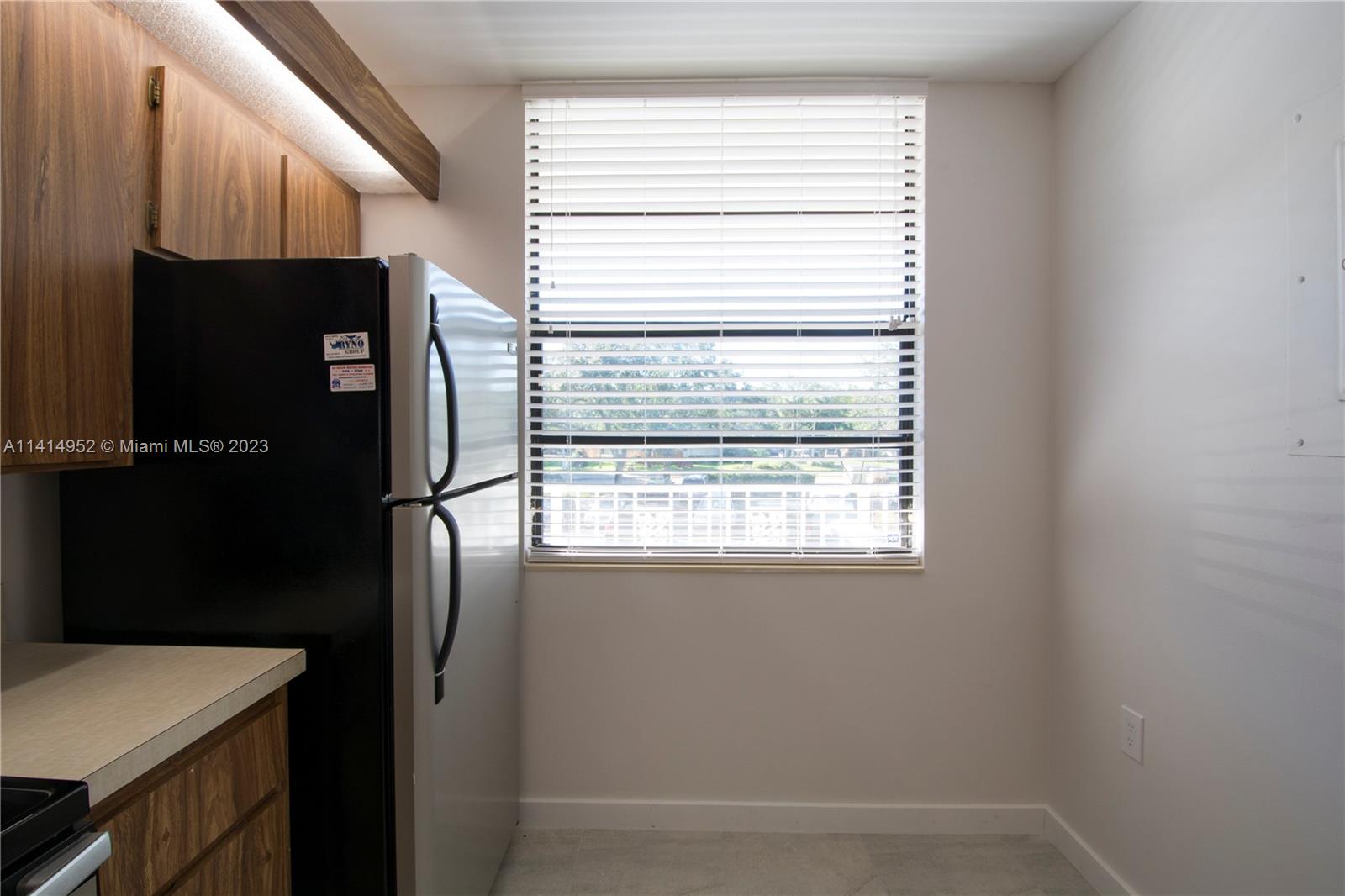 CONDO 20 OF WHITEHALL CON - Residential Lease