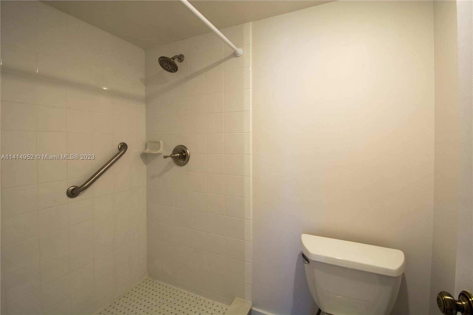 CONDO 20 OF WHITEHALL CON - Residential Lease